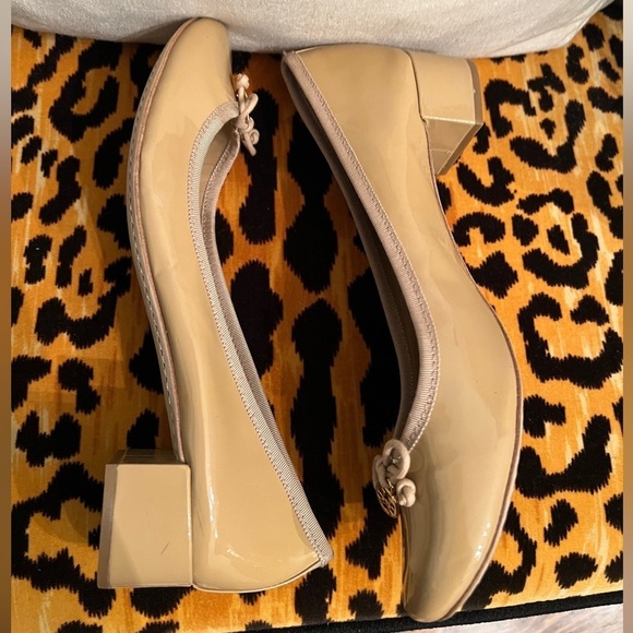 TORY BURCH Chelsea Charm Patent Leather Pump Block Heel Nude Size 10.5 NEW! - Picture 13 of 16